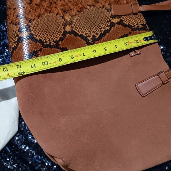 Tory Burch McGraw Tote - Picture 12 of 13